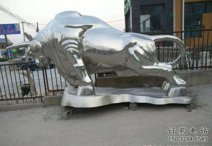 不銹鋼牛雕塑廠家 公園動(dòng)物小品 鏡面牛雕塑效果