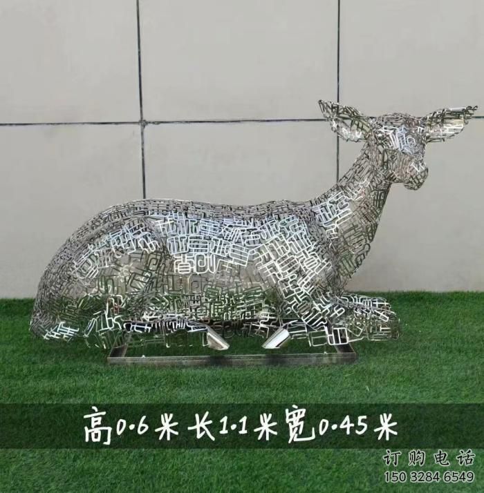 臥鹿雕塑廠家 鏤空動物題材 不銹鋼臥鹿雕塑價格
