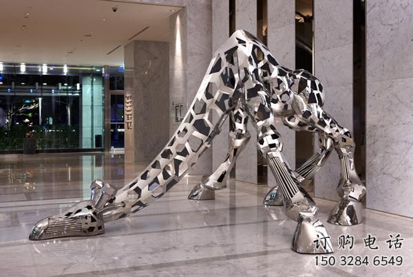 鏤空長頸鹿雕塑廠家 低頭長頸鹿雕塑