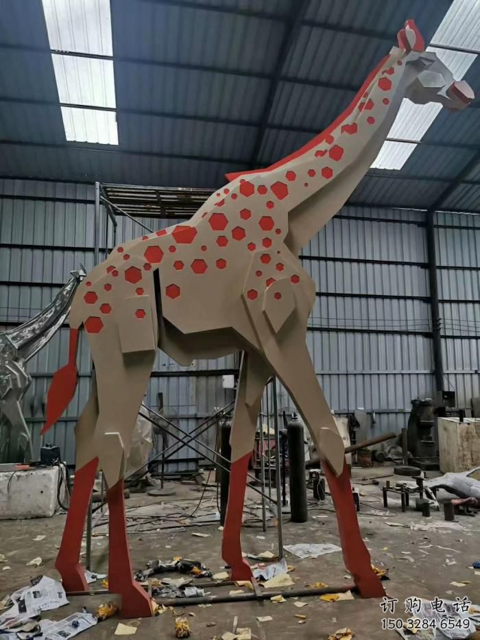 斑點(diǎn)長頸鹿雕塑廠家 抽象動物小品