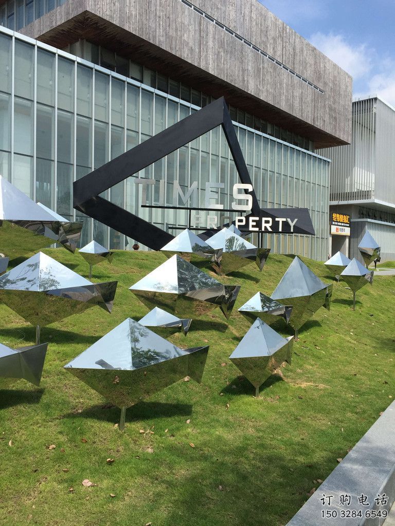 棱面魚雕塑廠家 不銹鋼棱面魚雕塑實景