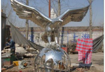 鷹踏球雕塑廠家 不銹鋼?dān)椞で虻袼苌a(chǎn)制作