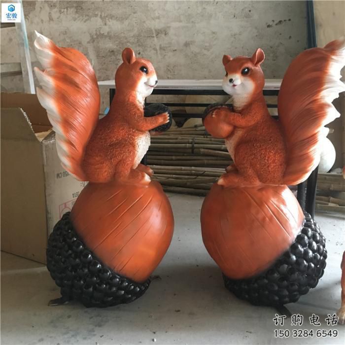 松鼠滾球雕塑廠家 園林小動(dòng)物 戶(hù)外松鼠雕塑制作
