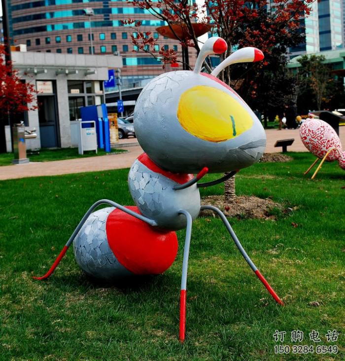 農村螞蟻雕塑廠家 卡通噴漆小品 游樂場異形螞蟻雕塑