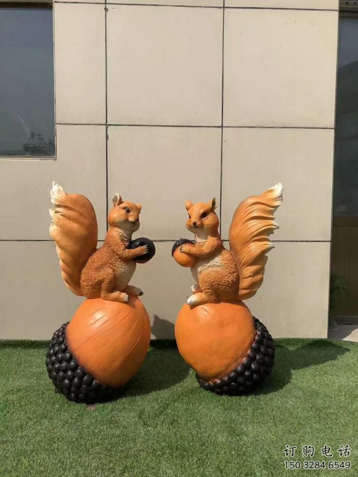 庭院松鼠雕塑廠家 歐式仿真擺件 戶外噴漆松鼠雕塑