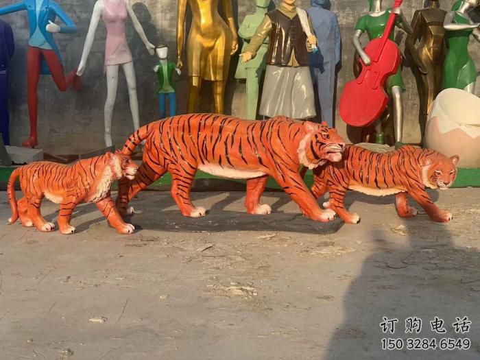 彩繪老虎雕塑廠家 卡通噴漆小品 草地仿真老虎雕塑