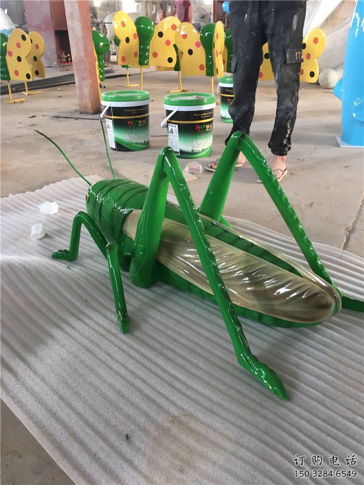 庭院螞蚱雕塑廠家 歐式仿真擺件 戶外噴漆螞蚱雕塑