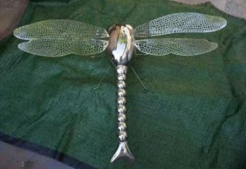 幼兒園蜻蜓雕塑廠家 卡通鏡面小品 室內異形蜻蜓雕塑