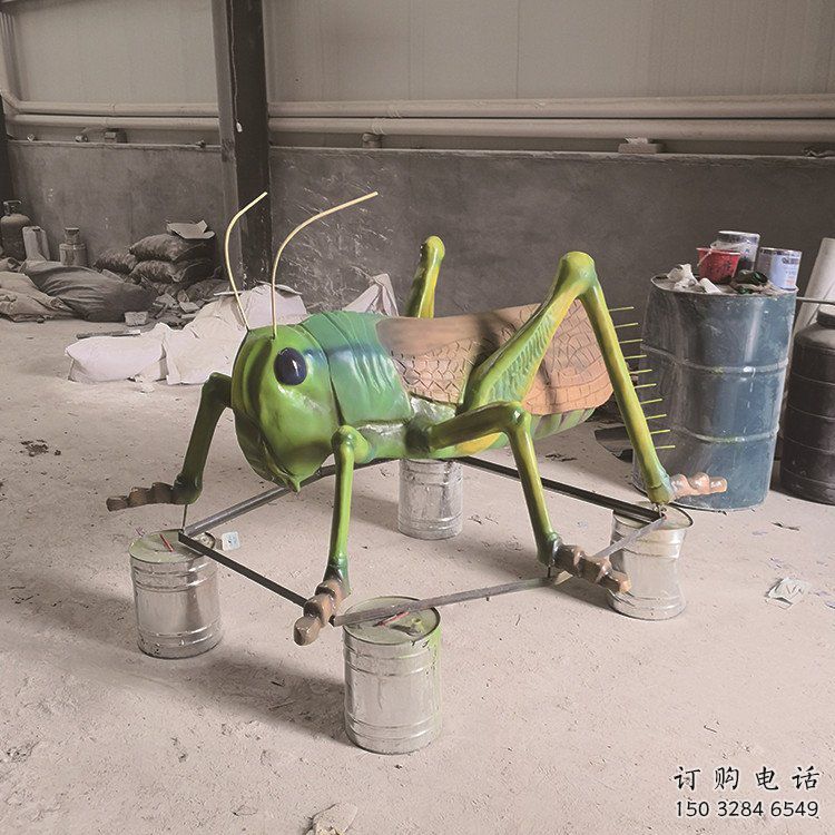 餐飲店螞蚱雕塑廠家 現(xiàn)代創(chuàng)意小品 室內仿真螞蚱雕塑