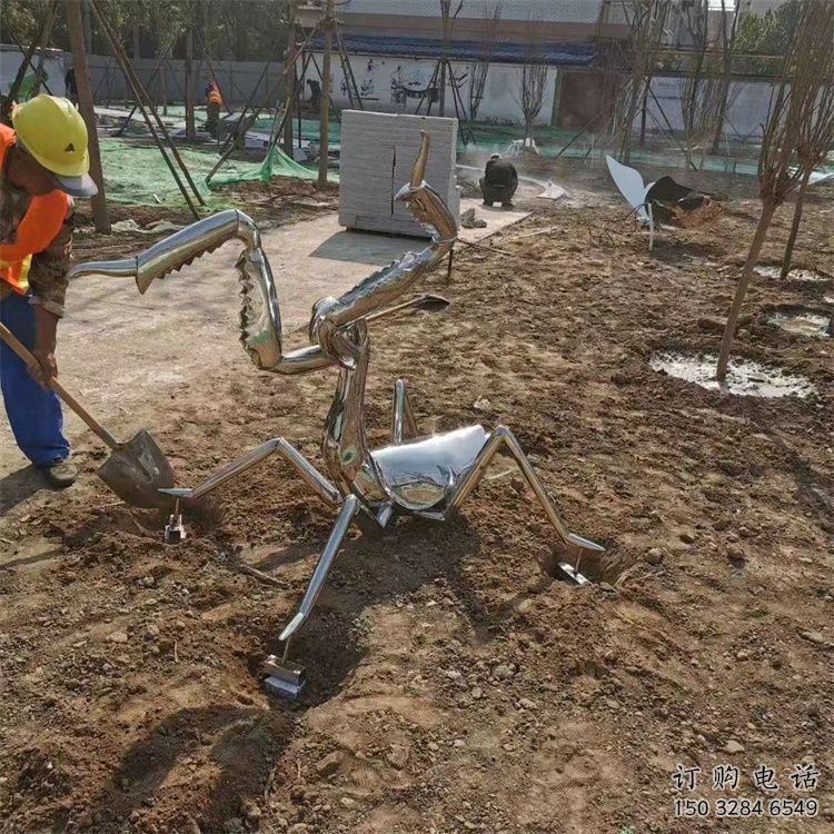 幾何螳螂雕塑廠家 中式室內擺件 草地切面螳螂雕塑