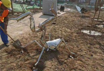 幾何螳螂雕塑廠家 中式室內(nèi)擺件 草地切面螳螂雕塑