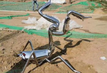 仿真螳螂雕塑廠家 大型鍛造擺件 公園鏡面螳螂雕塑