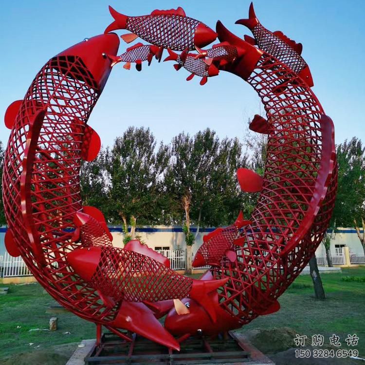 鏤空金魚雕塑廠家 現代抽象擺件 草地切面金魚雕塑