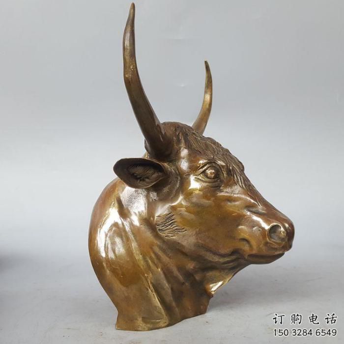 彩繪牛頭雕塑廠家 卡通噴漆小品 草地仿真牛頭雕塑