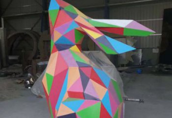 彩繪兔子雕塑廠家 卡通噴漆小品 草地切面兔子雕塑