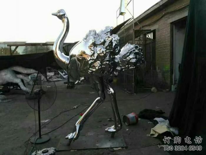 鍛造鴕鳥雕塑廠家 卡通鏡面擺件 廣場現代鴕鳥雕塑