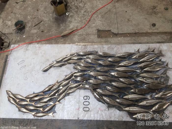 抽象麥穗魚雕塑廠家 創(chuàng)意村口小品 戶外鏡面麥穗魚雕塑