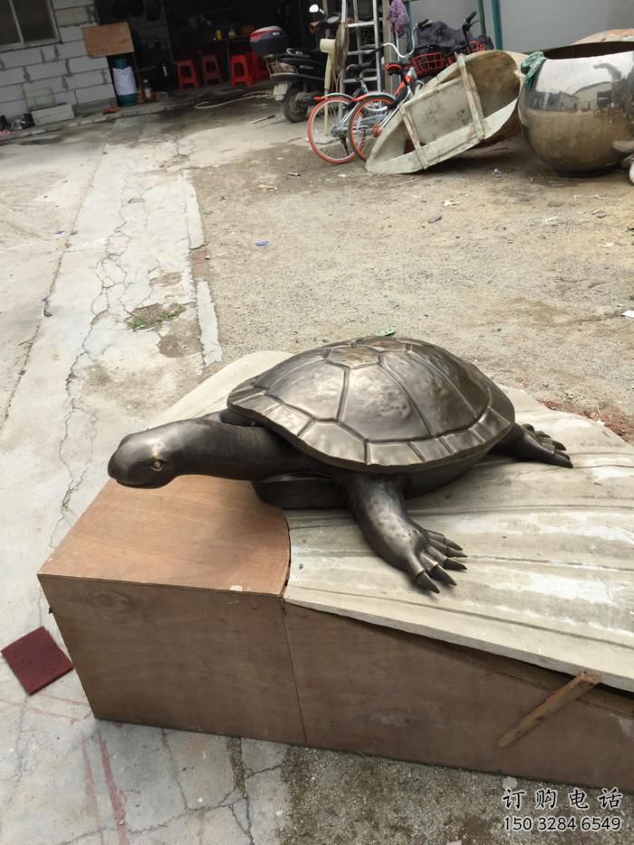 別墅烏龜?shù)袼軓S家 卡通噴漆小品 戶外抽象烏龜?shù)袼? title=