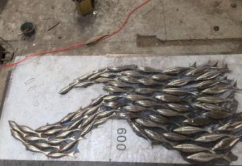 抽象麥穗魚(yú)雕塑廠家 創(chuàng)意村口小品 戶外鏡面麥穗魚(yú)雕塑