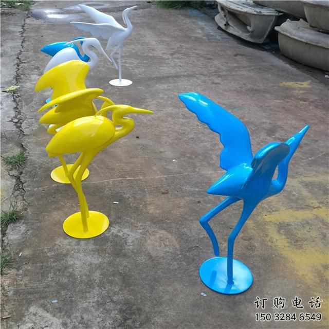 別墅區雀鳥雕塑廠家 卡通噴漆小品 現代戶外雀鳥雕塑