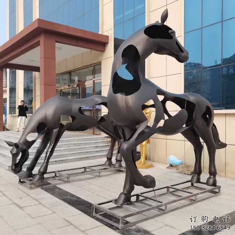 烤漆跑馬雕塑廠家 戶外賓館擺件 抽象大型跑馬雕塑