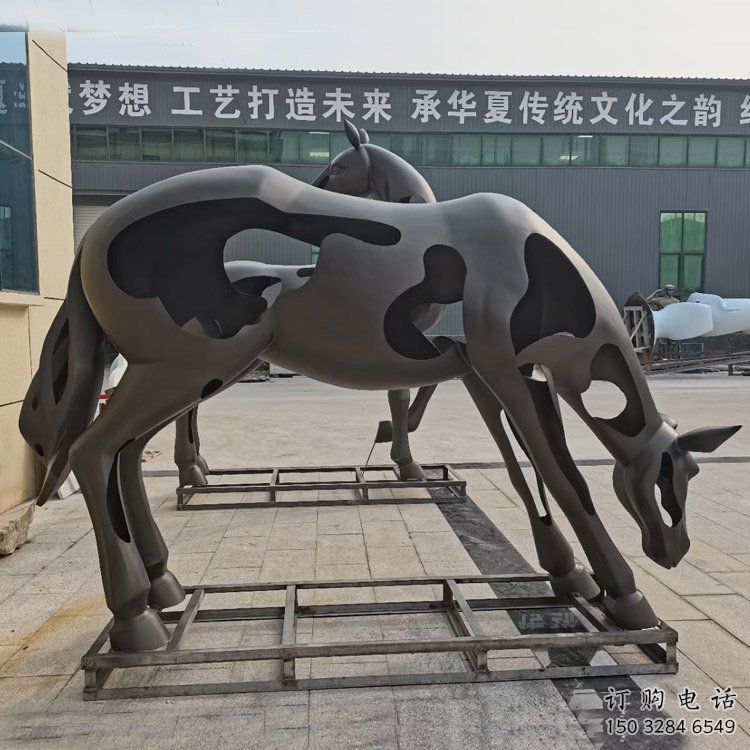 戶外跑馬雕塑廠家 現代抽象小品 酒店拉絲跑馬雕塑