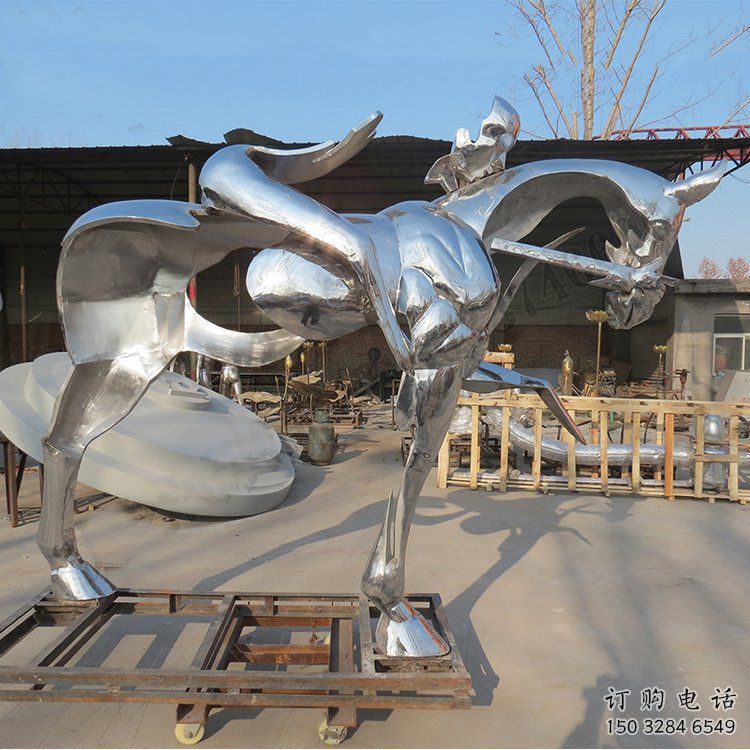 風景區(qū)跑馬雕塑廠家 中式鏤空擺件 廣場仿古跑馬雕塑