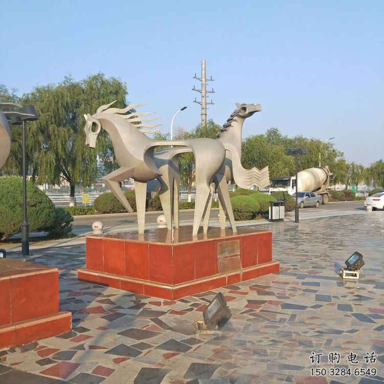 草地跑馬雕塑廠家 公園異形小品 戶外大型跑馬雕塑