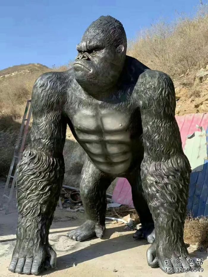 仿真大猩猩雕塑廠(chǎng)家 大型烤漆擺件 公園噴漆大猩猩雕塑