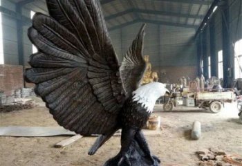 噴漆雄鷹雕塑廠家 卡通廣場小品 草地大型雄鷹雕塑