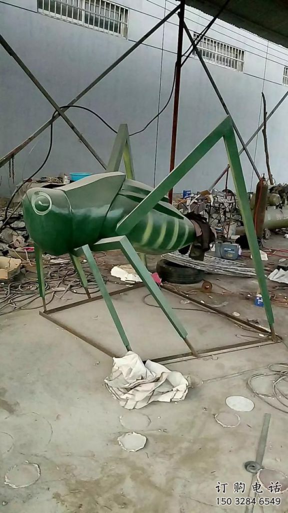 街道蟈蟈雕塑廠家 創(chuàng)意小品 酒店拉絲蟈蟈雕塑