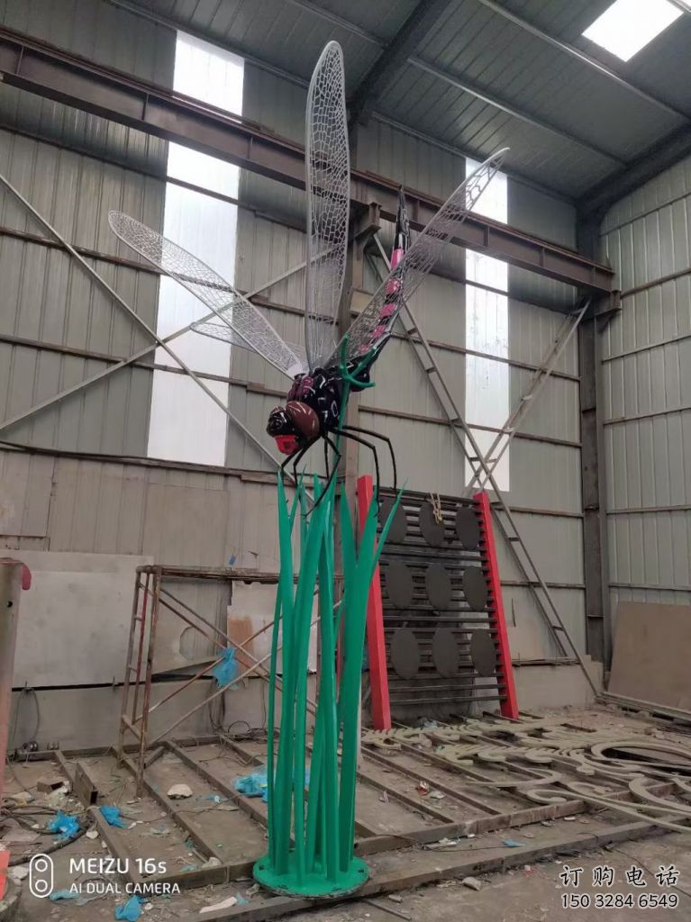 烤漆蜻蜓點(diǎn)水雕塑廠家 戶外擺件 大型蜻蜓點(diǎn)水雕塑