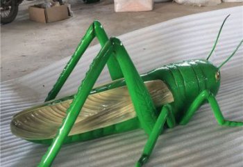 仿真蟈蟈雕塑廠家 大型抽象擺件 公園噴漆蟈蟈雕塑