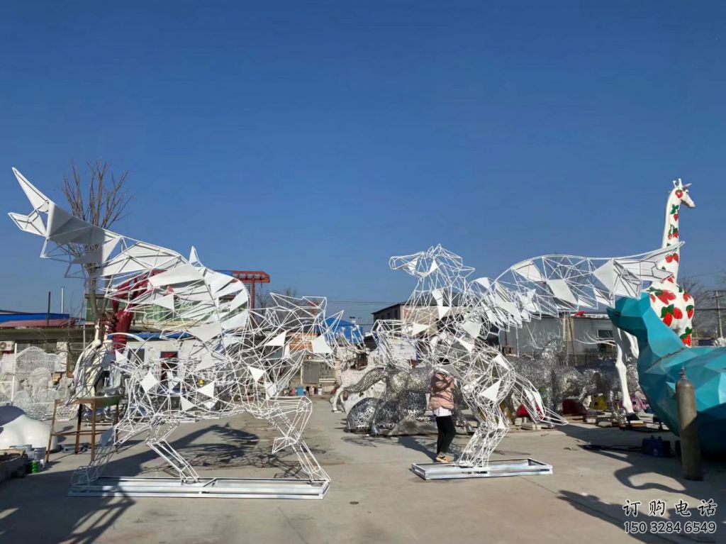 別墅花片馬雕塑廠家 卡通噴漆小品 大型鏤空花片馬雕塑