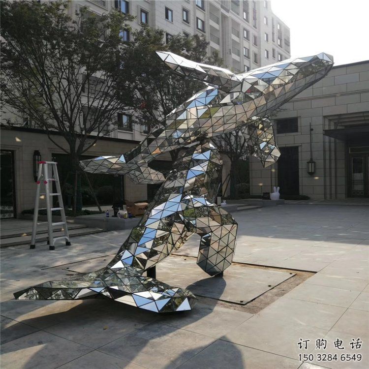 商場鯨魚雕塑廠家 中式現代小品 酒店拉絲鯨魚雕塑