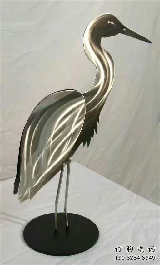 庭院鶴雕塑廠家 歐式仿真擺件 戶外噴漆鶴雕塑