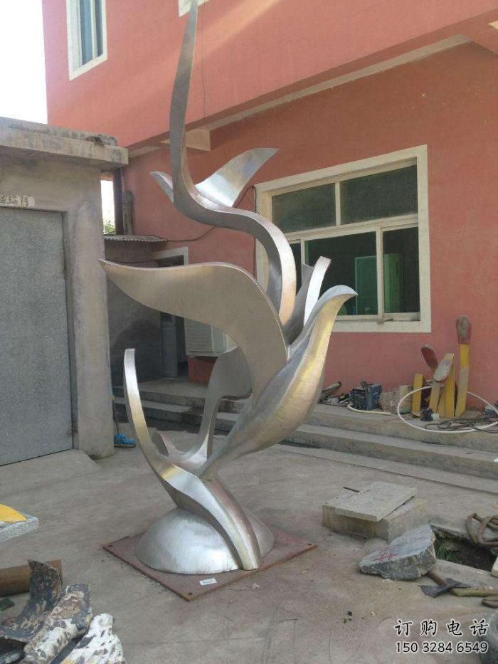 街道和平鴿雕塑廠家 創意村口小品 抽象拉絲和平鴿雕塑