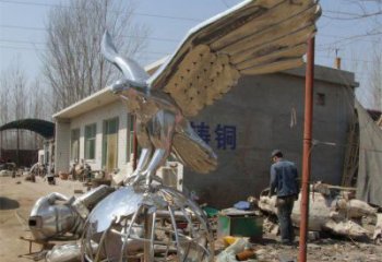 仿真老鷹雕塑廠家 大型創(chuàng)意擺件 公園鋼管老鷹雕塑