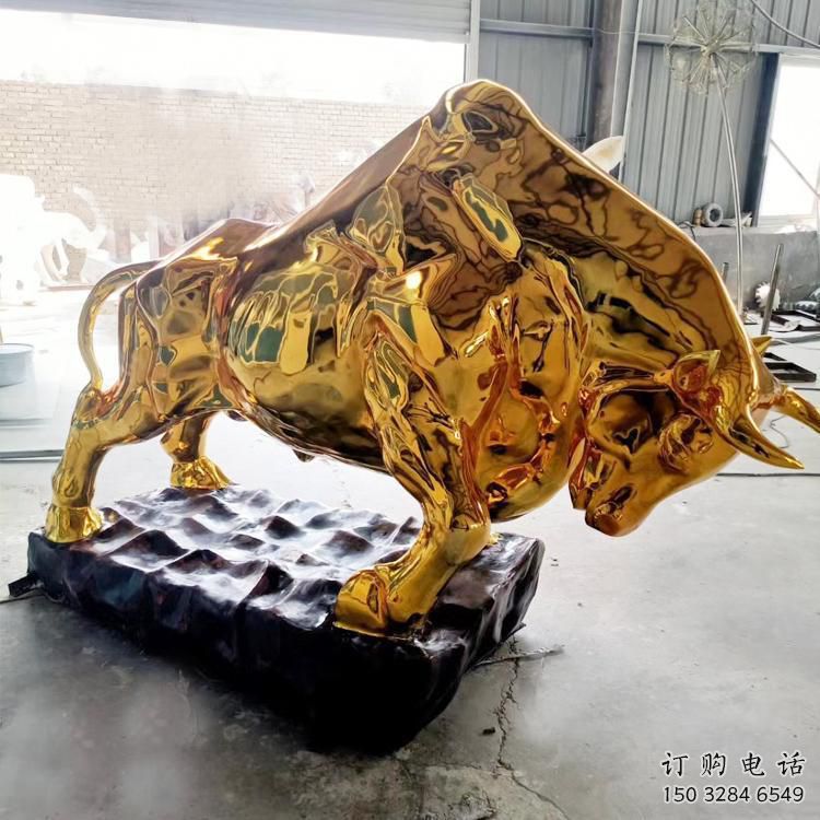 游樂(lè)場(chǎng)金牛雕塑廠家 現(xiàn)代電鍍擺件 公園廣場(chǎng)金牛雕塑