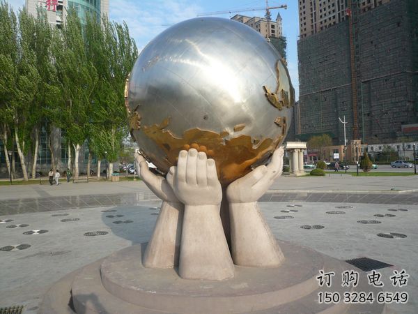 廣場(chǎng)地球雕塑廠家 公園鏡面小品  戶外不銹鋼地球雕塑