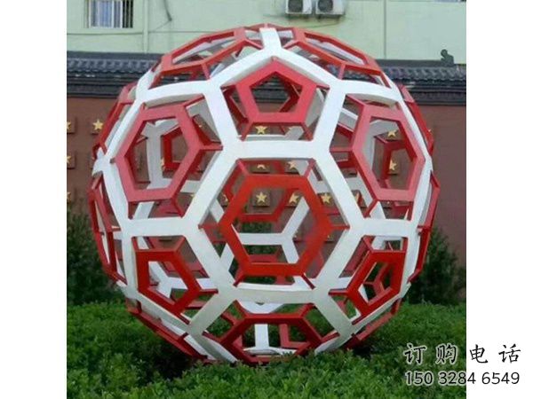 體育場足球雕塑廠家 仿真運動小品 鏤空不銹鋼足球雕塑