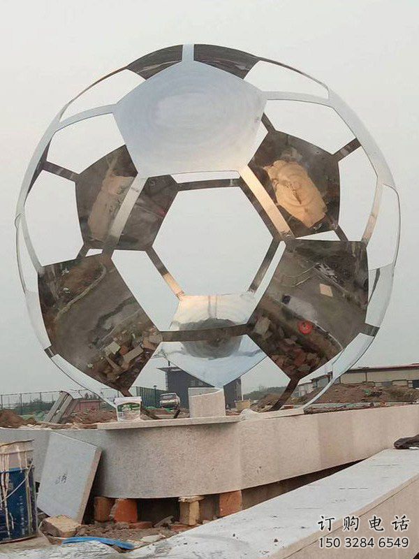 歐式足球雕塑廠家 抽象戶外擺件 體育場不銹鋼足球雕塑