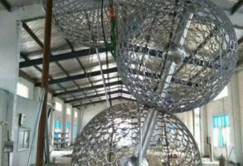 戶外球體雕塑廠家 噴漆鏤空小品 燈光不銹鋼球體雕塑