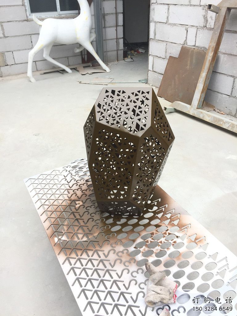 商業街石塊雕塑廠家 戶外鏤空擺件 現代不銹鋼石塊雕塑