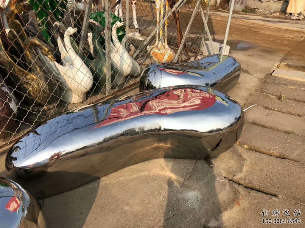 創意鵝卵石雕塑廠家 鏡面異形小品 公園不銹鋼鵝卵石雕塑