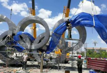 體育五環(huán)雕塑廠家 剪影運動小品 大型不銹鋼五環(huán)雕塑