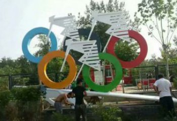 街頭五環(huán)雕塑廠家 大型別墅區(qū)擺件 現(xiàn)代不銹鋼五環(huán)雕塑