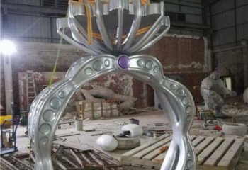 大型商場戒指雕塑廠家 現(xiàn)代擺件 鏡面不銹鋼戒指雕塑