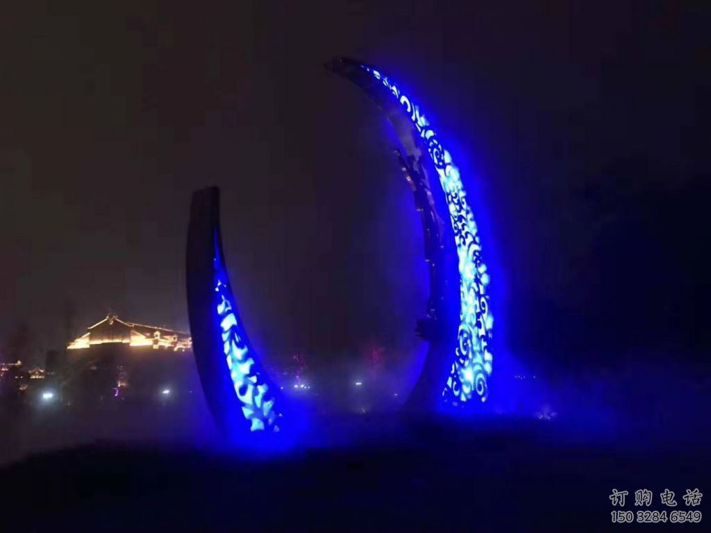 燈光月牙形雕塑廠家 鏤空小品 商業街不銹鋼月牙形雕塑生產
