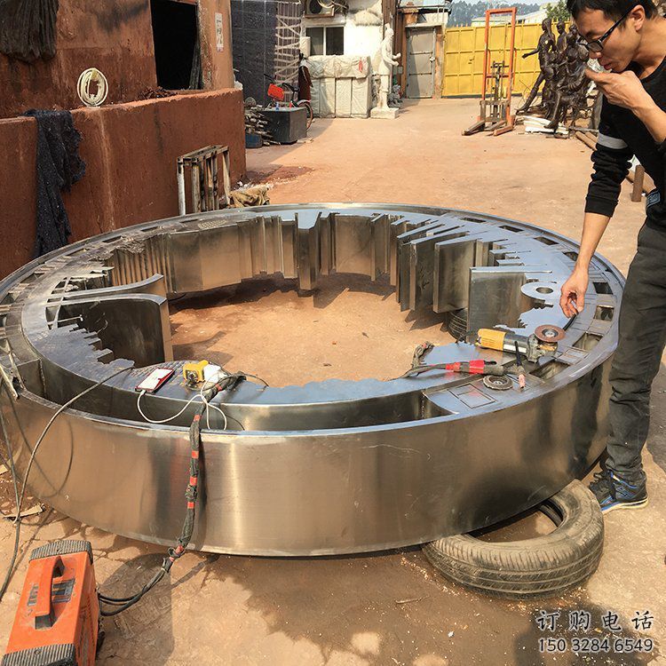 大型商場圓圈雕塑廠家 鏡面擺件 現(xiàn)代不銹鋼圓圈雕塑生產(chǎn)